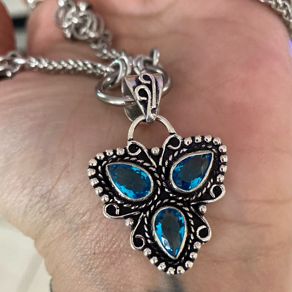 925 sterling silver overlay blue topaz triangle Celtic knot maille necklace - Picture 4 of 13